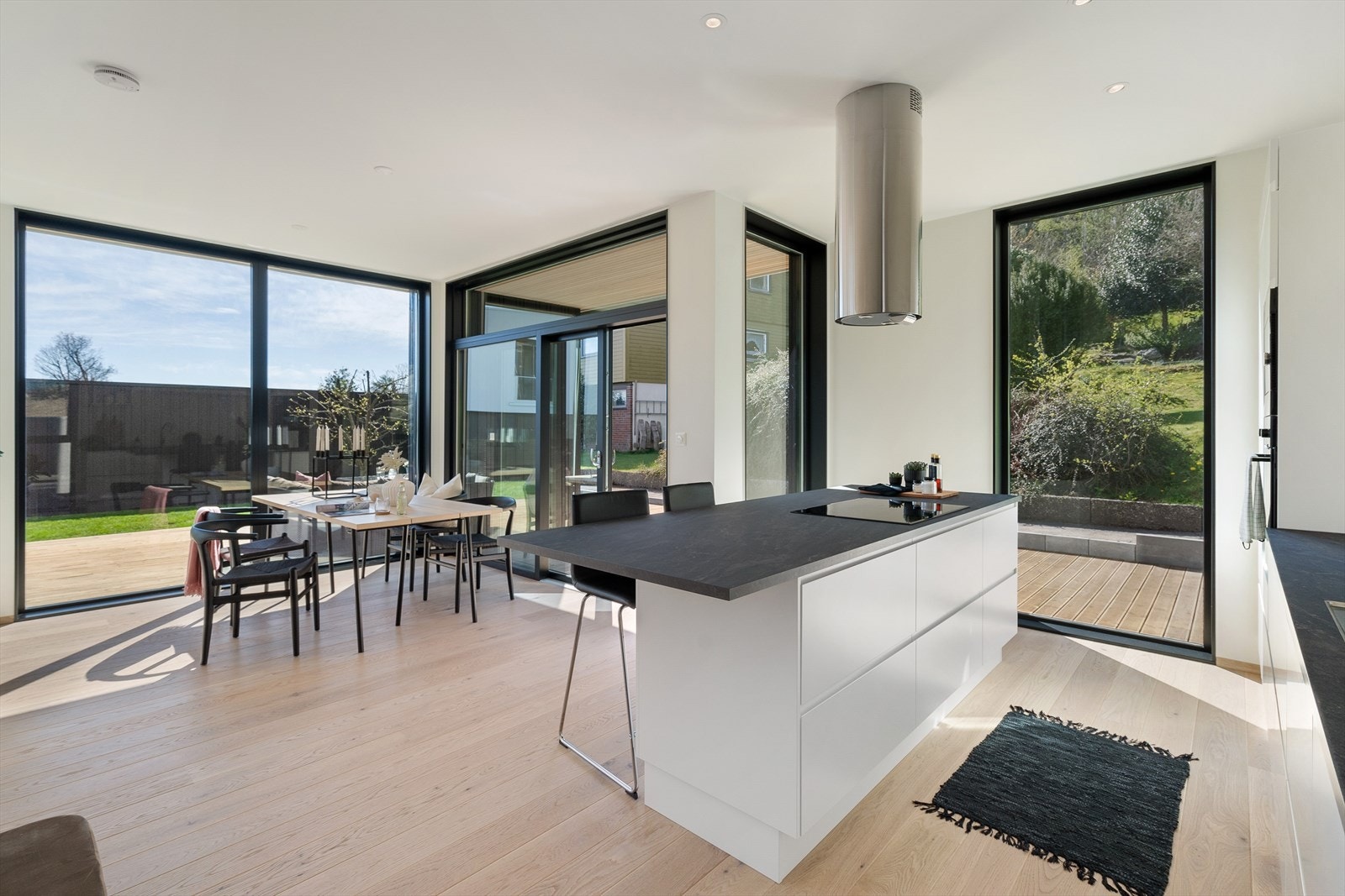 Lyst og åpent Galleribilde