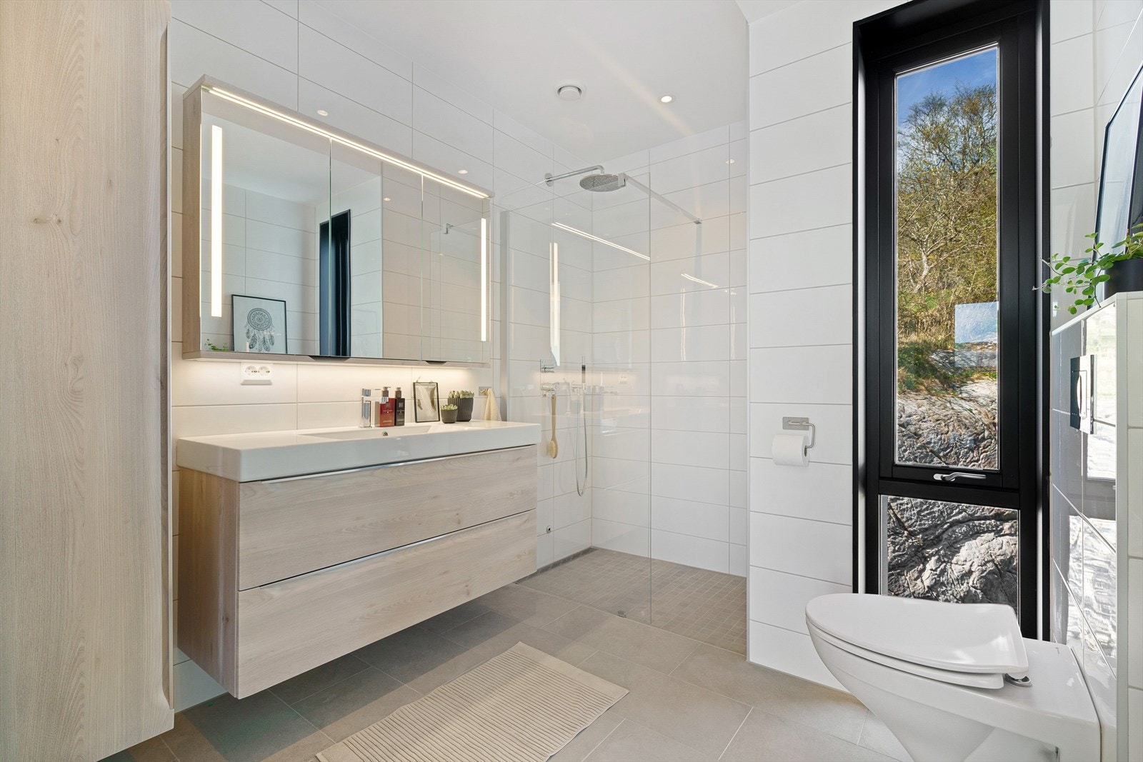 Tilhørende bad. Galleribilde