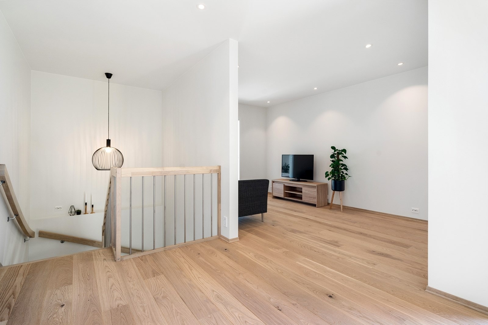 God plass til både tvstue og lekestue i andre etasje Galleribilde