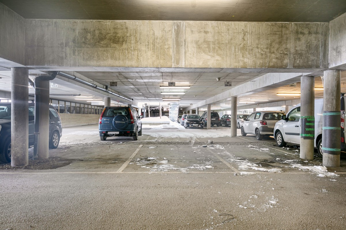 Parkering i felles garasje under bygget