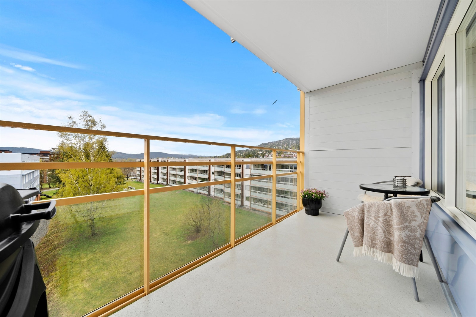 Balkongen er på ca. 8 kvm. Galleribilde