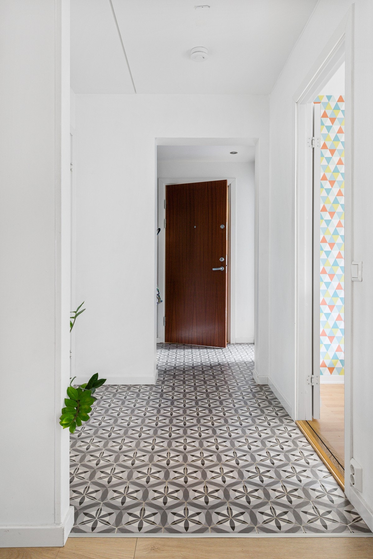 Entreen gir et godt førsteinntrykk og har fliser med historisk mønster. Galleribilde