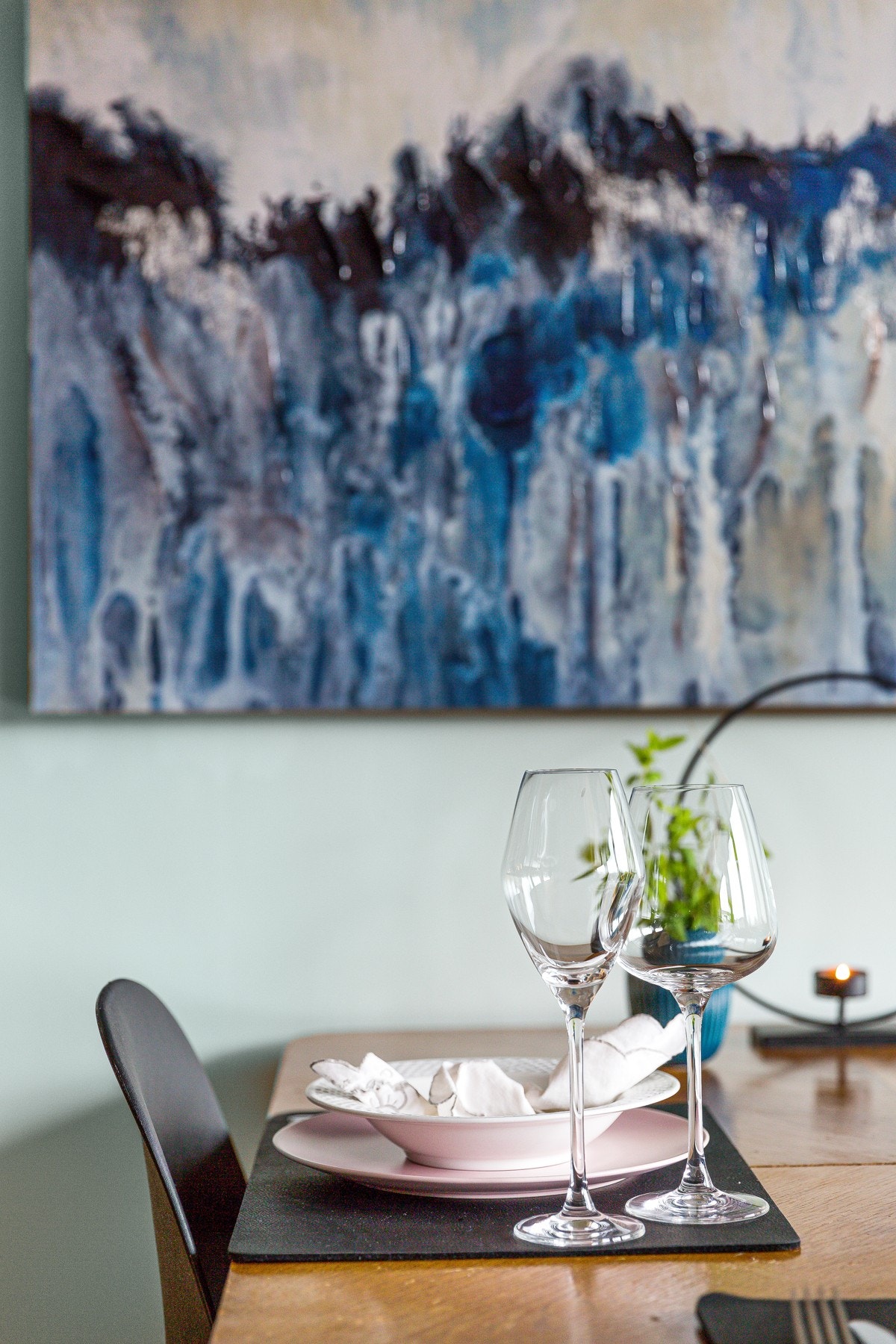 Spiseplassen legger til rette for sosiale sammenkomster og hyggelige samtaler. Galleribilde