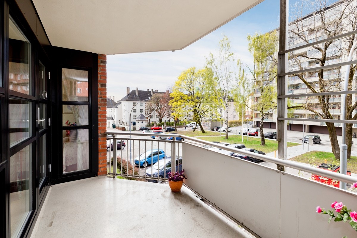 Med utgang fra stuen er det tilgang på en romslig balkong på 7m². Galleribilde