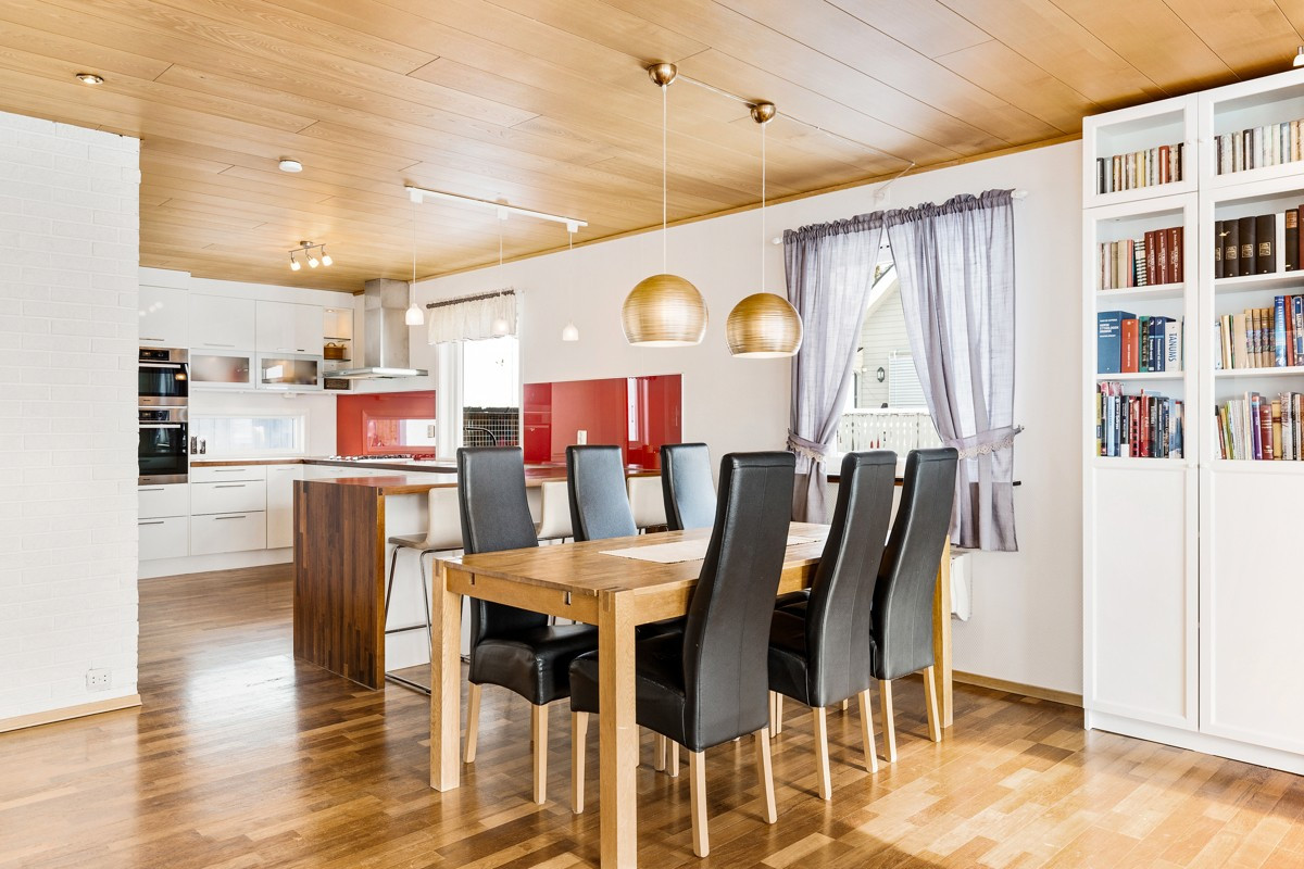 God plass til stor spisegruppe