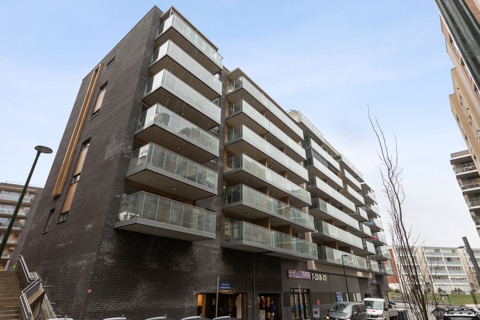Ta heisen ned fra leiligheten til Rema1000. Fasade mot sør Galleribilde