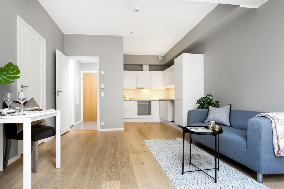 Fin løsning med et vinkelkjøkken i hjørne. Galleribilde