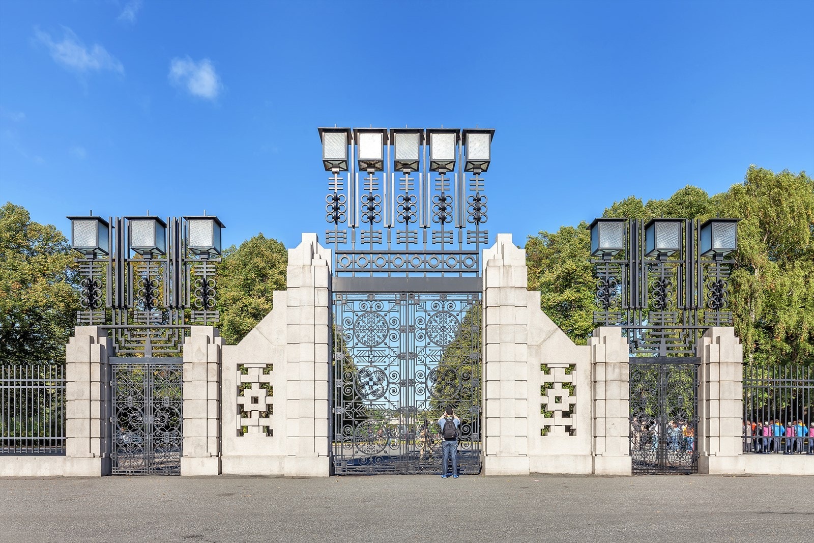 Porten til Frognerparken 650 meter unna Galleribilde