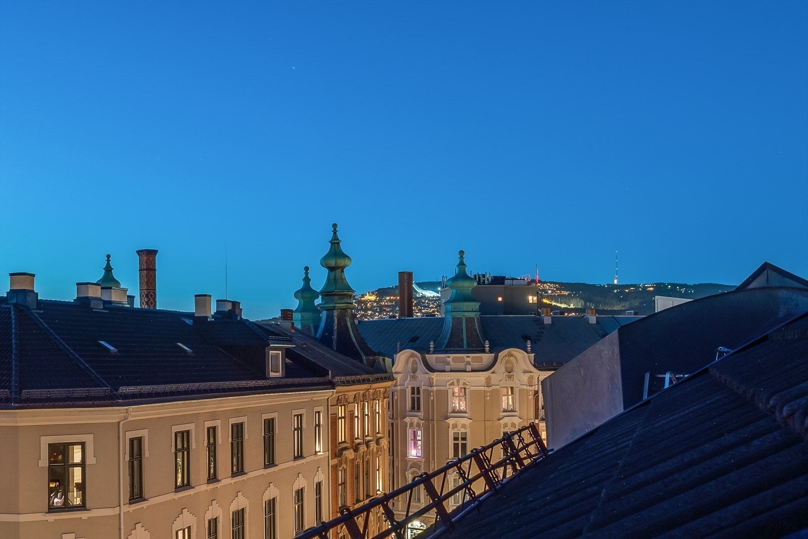 Utsikt mot Holmenkollen Galleribilde