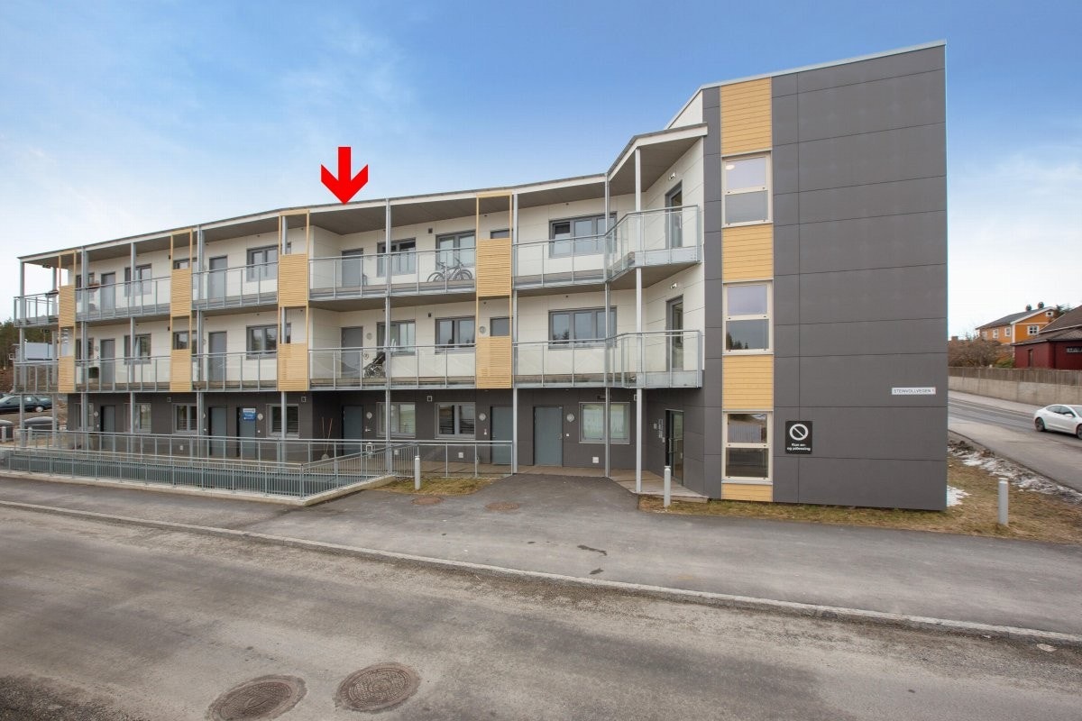 Fasade med inngangspartier. Galleribilde