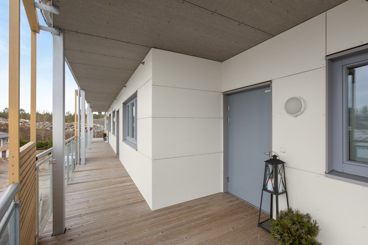 Velkommen til Steinvollvegen 1! Dette er en pen 2-roms leilighet beliggende i byggets toppetasje. Galleribilde