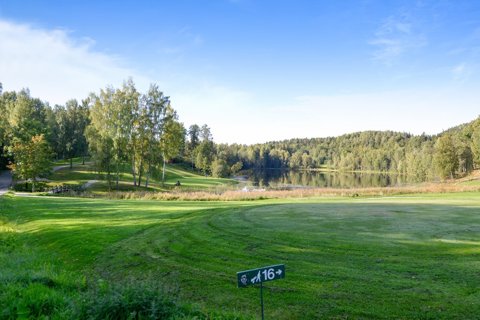 Asker golfbane ligger i gangavstand fra boligen. Her er det i tillegg flere badevann og fantastiske turmuligheter sommer- som vinter. Galleribilde