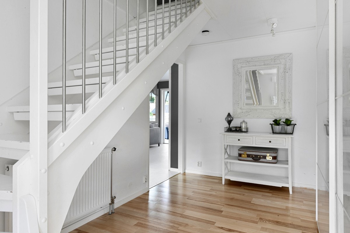 Trappen fører ned til første etasje. Galleribilde