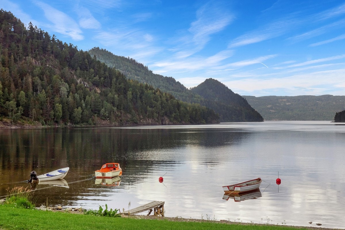 Her er det flott friområde og badeplass med sandvolleyballbane, badeflåte, grillplass og turveitrasé til Altanåsen. Galleribilde
