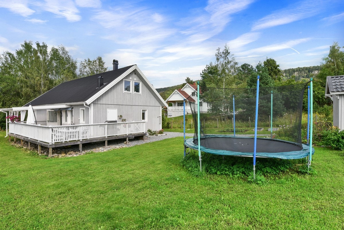 God plass for trampoline i hagen. Galleribilde