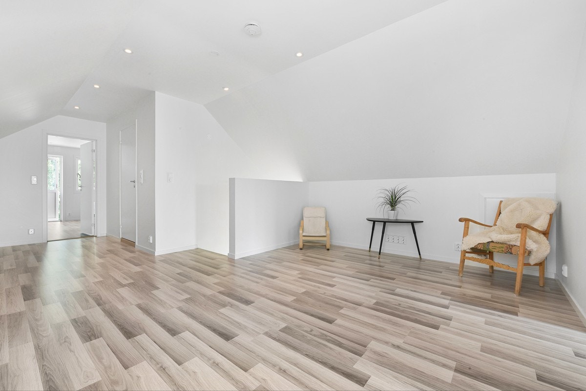 Trappegangen i andre etasje er svært romslig og passer ypperlig å innrede som loftstue. Galleribilde