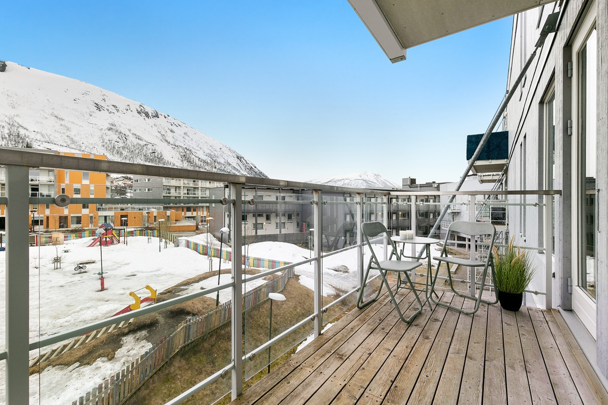 Balkong med utgang fra stue/kjøkken