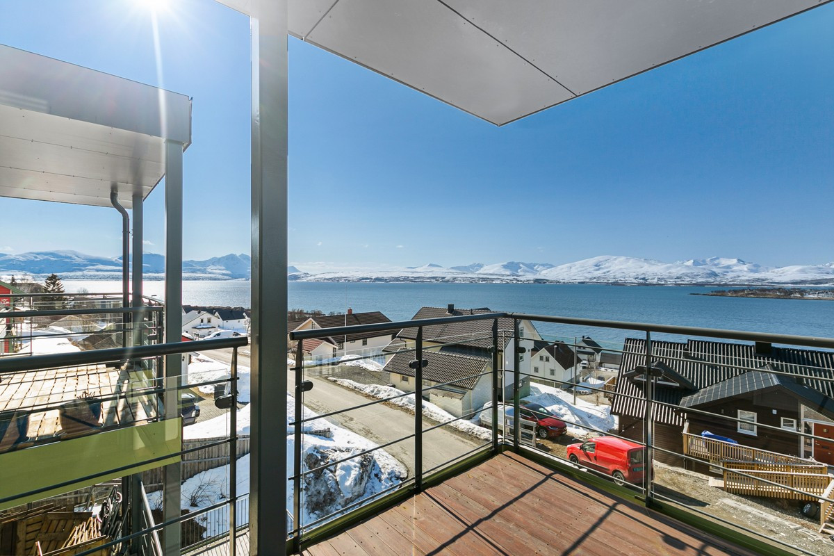 Verandaen er vestvendt og har gode solforhold