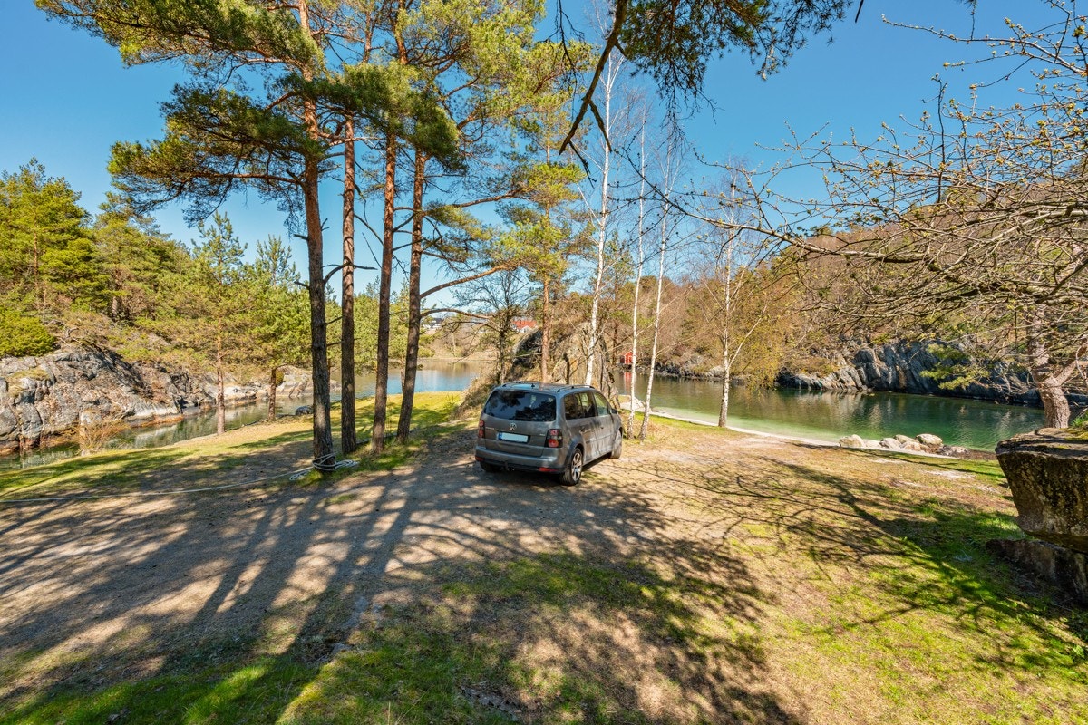 Fra holmen hvor det er godt med parkeringsmuligheter Galleribilde