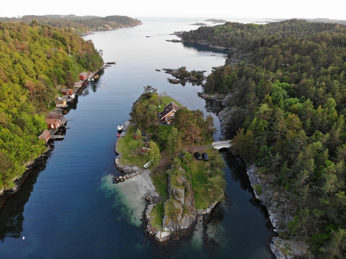 Dronebilde over hele holmen Galleribilde