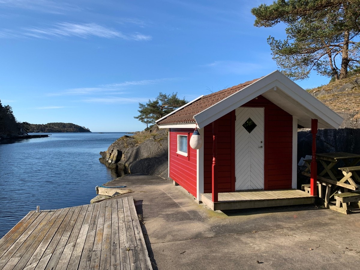 Del av bryggen og sjøboden (flytbar) Galleribilde