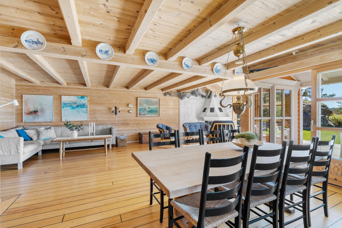 Del av stue og spiseplass i 1.etg. Galleribilde