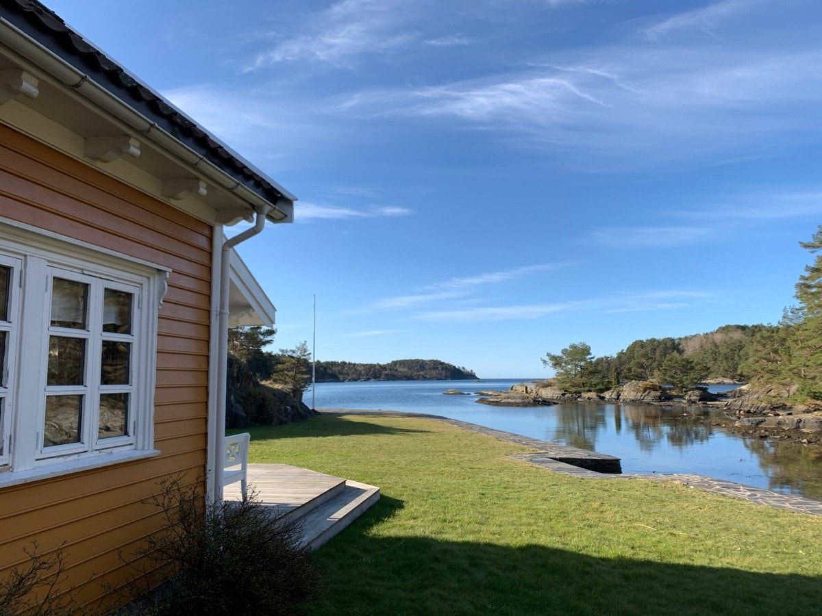 Fra hytten ut mot sjøen Galleribilde