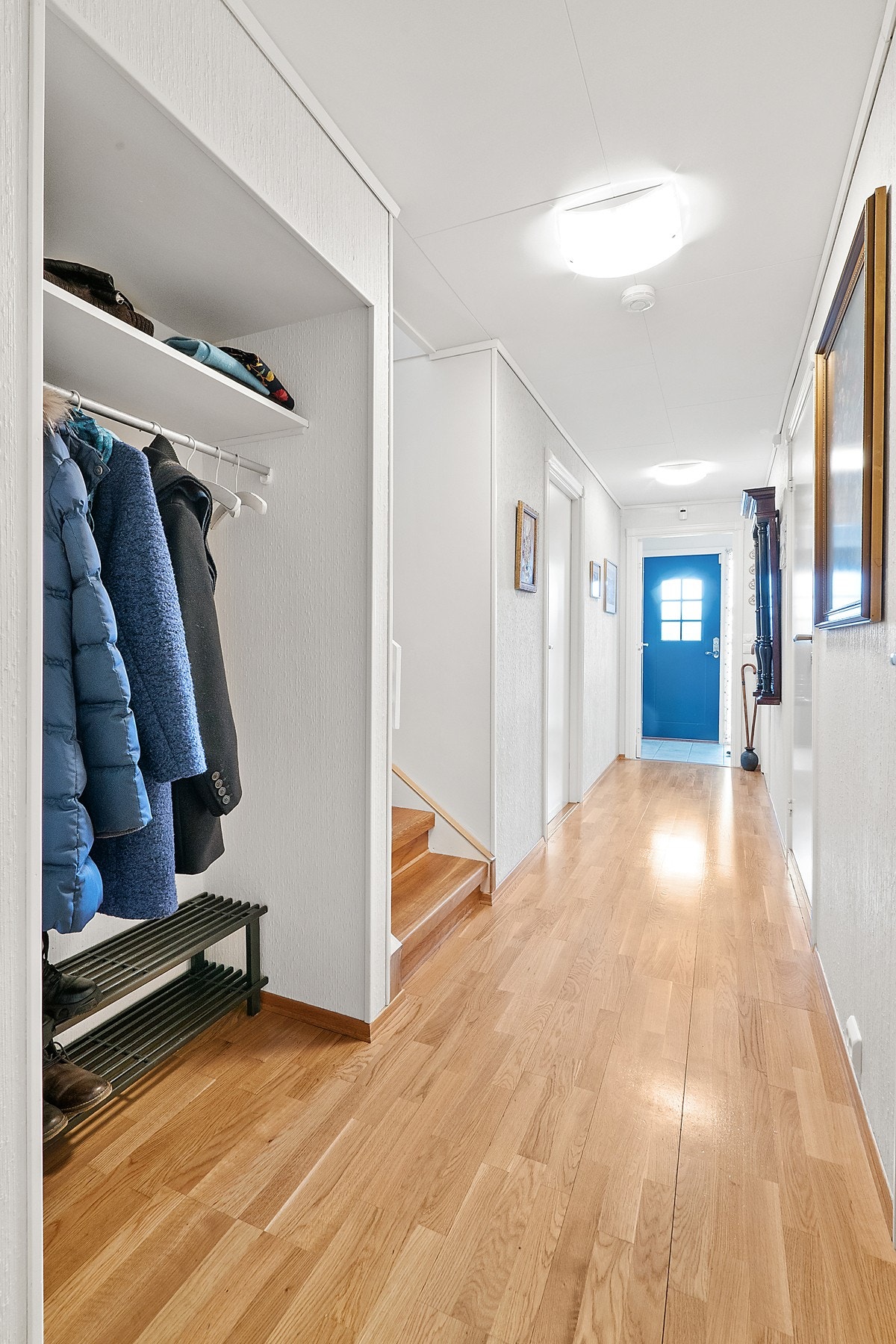 Eget vaskerom i sokkeletasje samt bad og adskilt toalett. Galleribilde