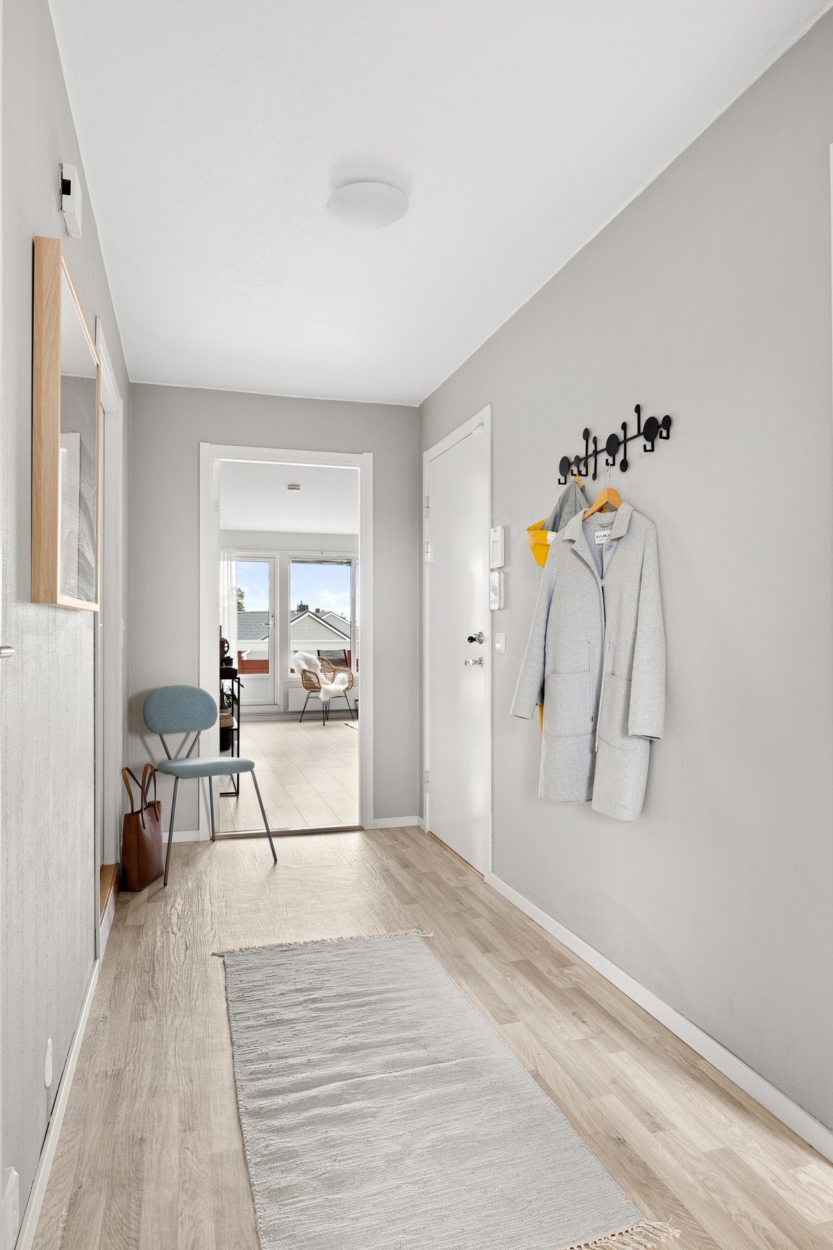 Entré, ca. 6 m², nytt gulv i 2014 og malte vegger i 2019/20. Galleribilde