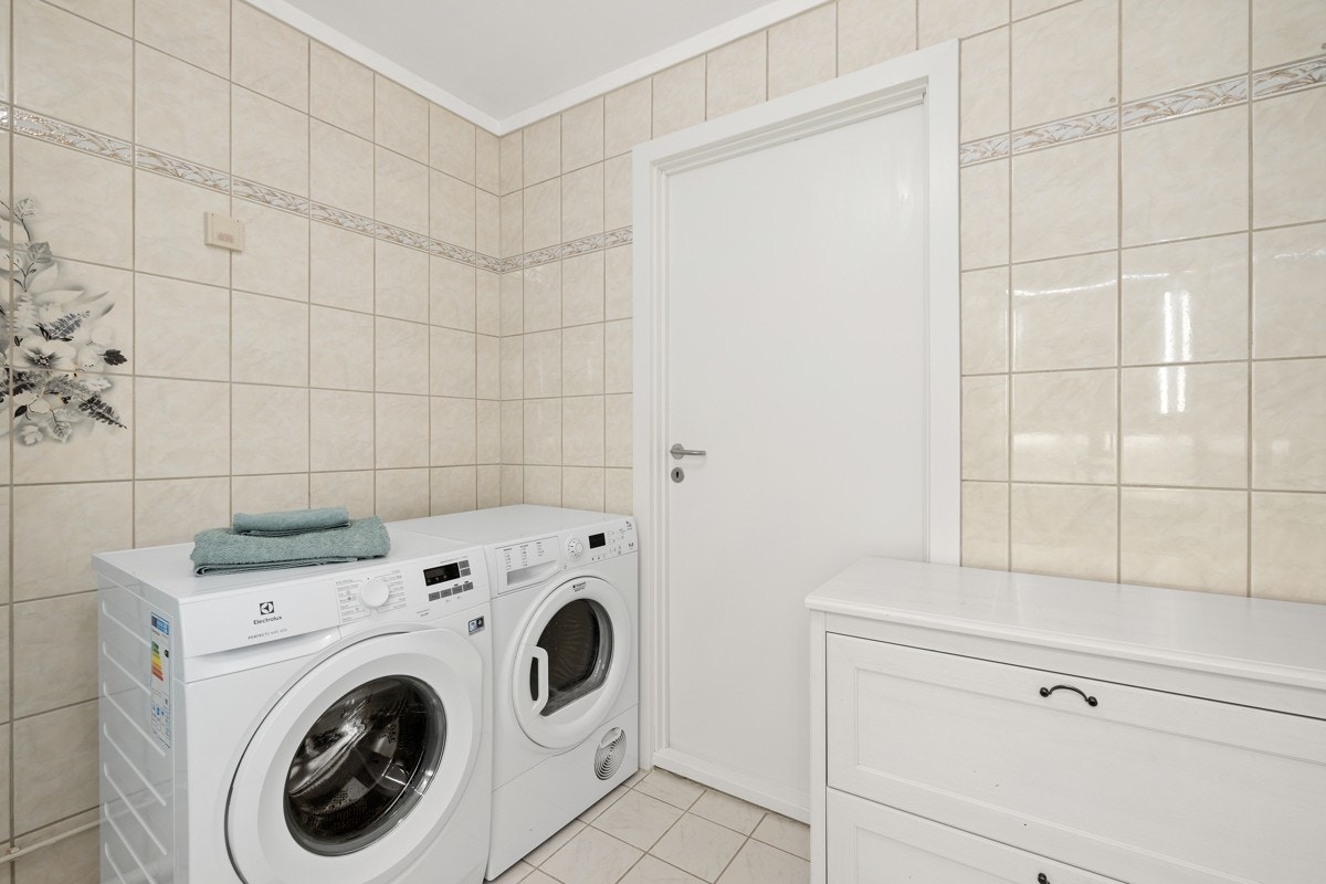 Badet har direkte adkomst fra hovedsoverm. Galleribilde