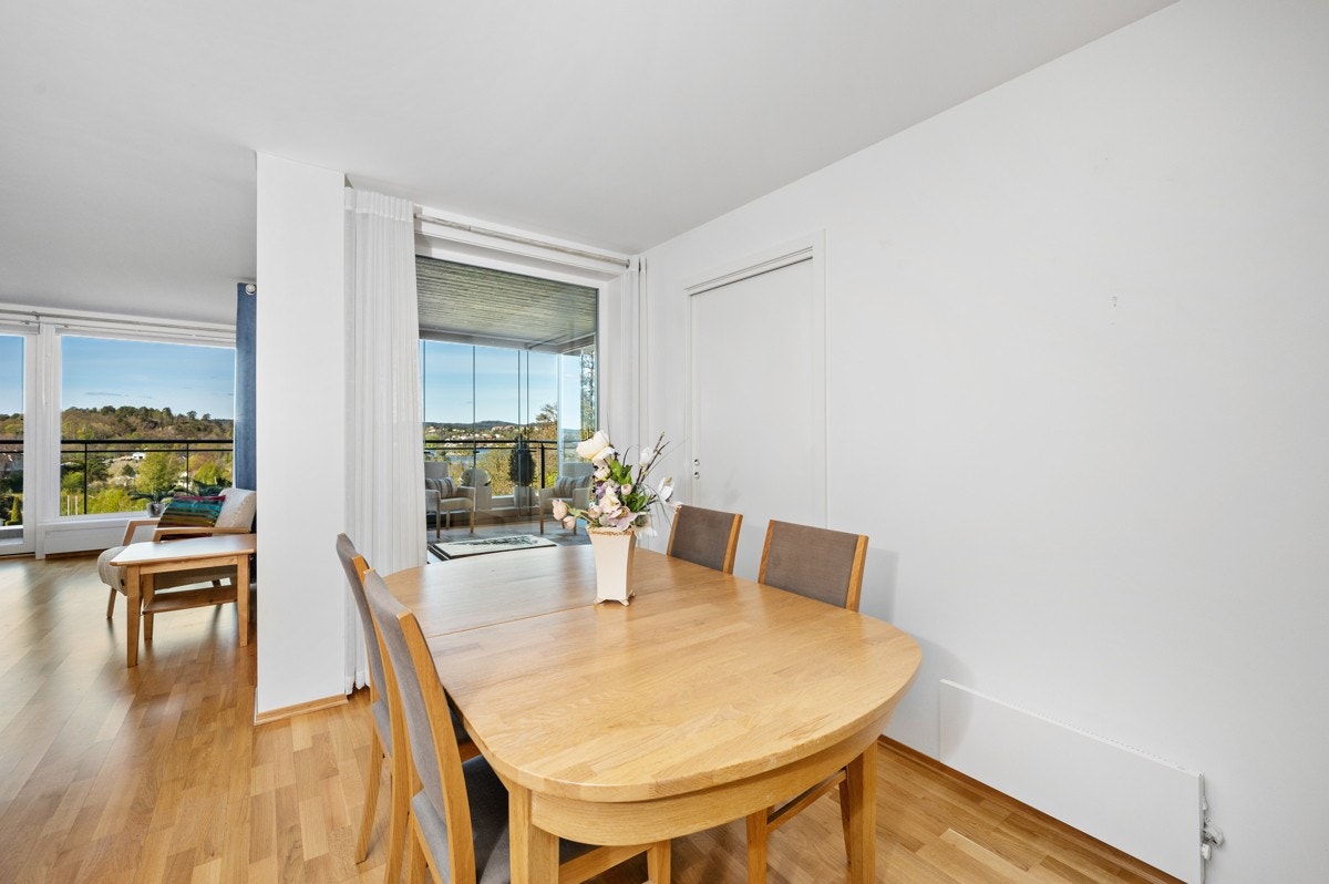 God plass til spisestue Galleribilde