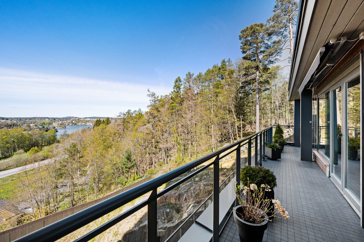 Balkong med utsikt og sen kveldssol! Galleribilde