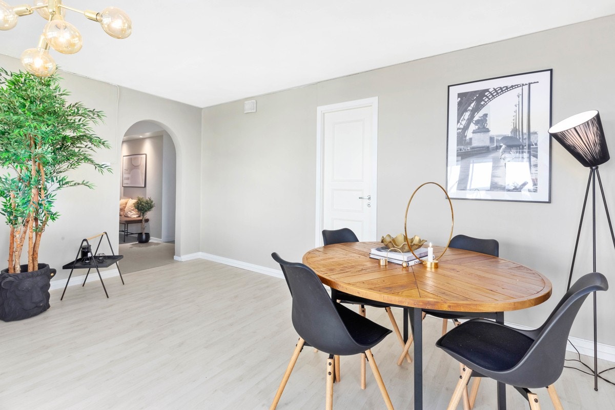 Plass til spisebord i stue Galleribilde