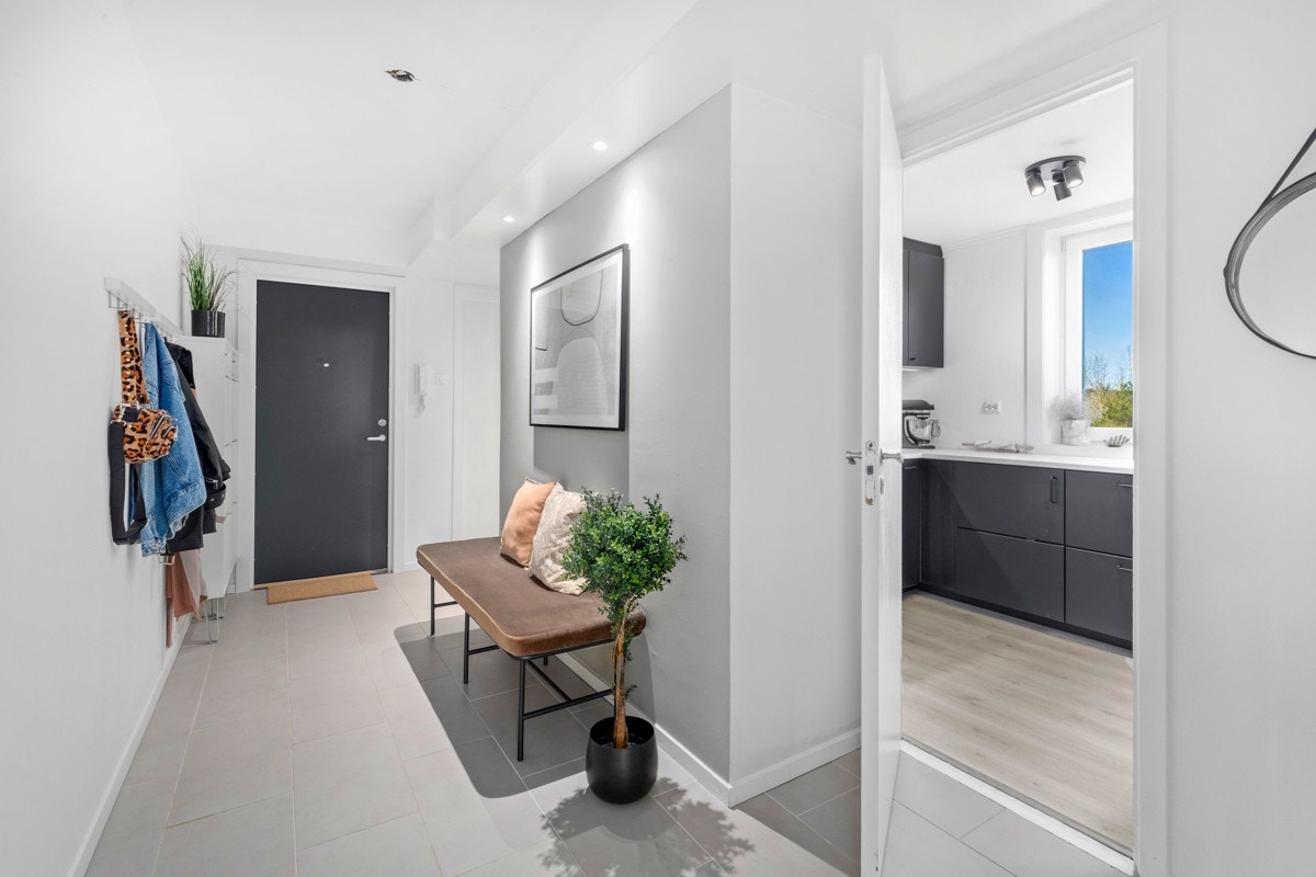 Lys gang/entrè med downlights i tak Galleribilde