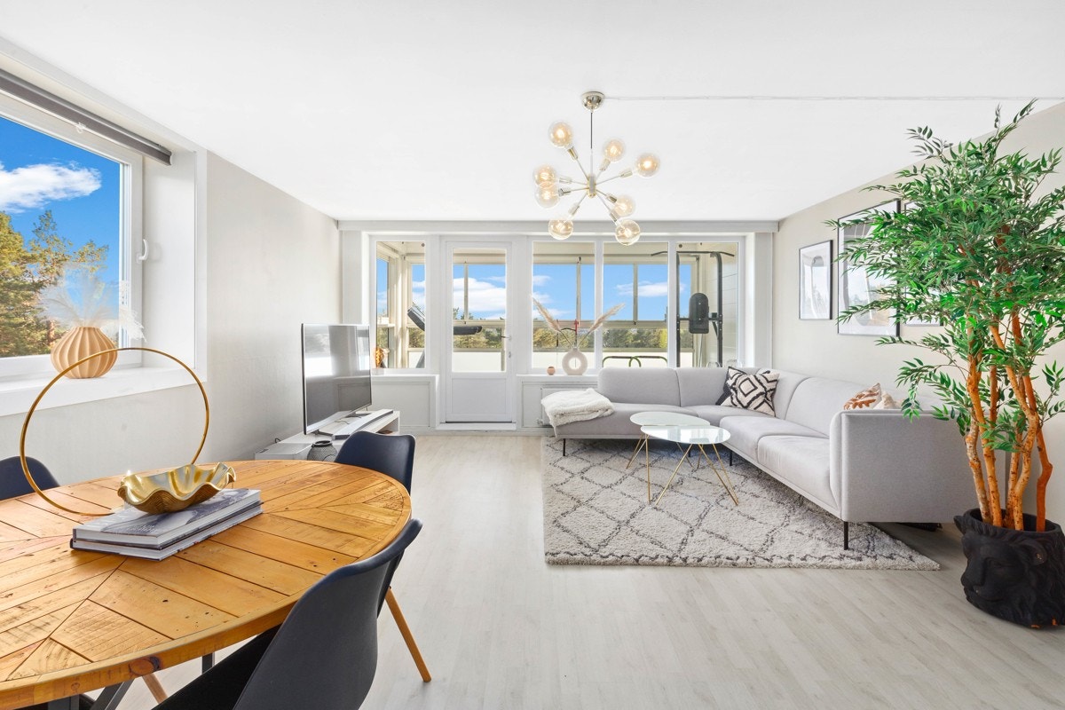 Sørmegleren ved Kristian Lossius har gleden av å ønske deg velkommen til Kobberveien 20! Galleribilde