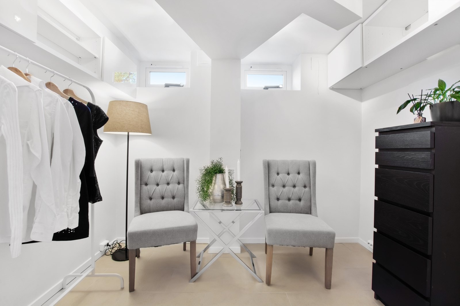 "Walk-in-closet"/kontor. Galleribilde