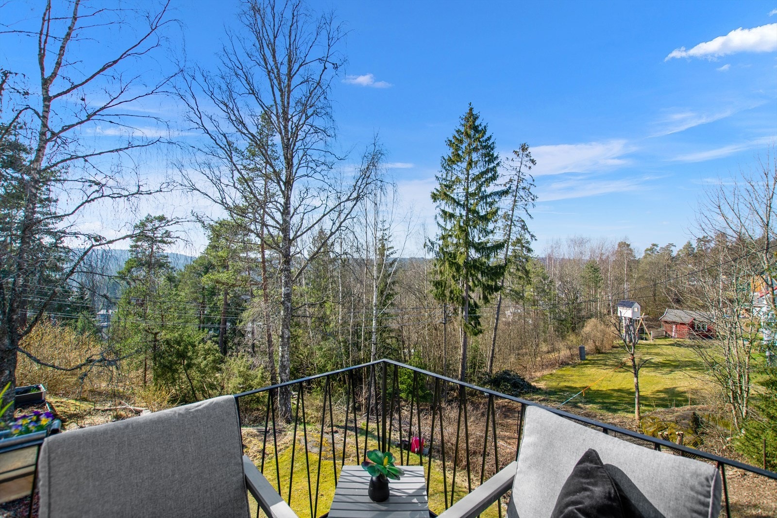 Boligen har flott utsikt mot grøntarealer. Galleribilde