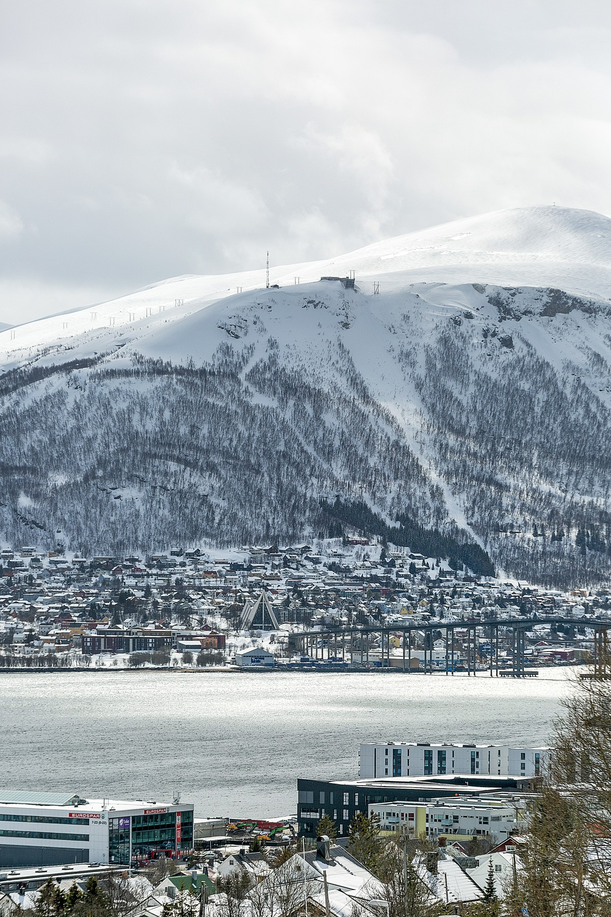 Utsikt mot Fjellheisen