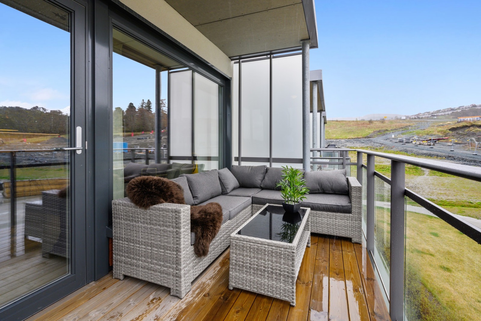 Sørvendt veranda med gode solforhold. Galleribilde