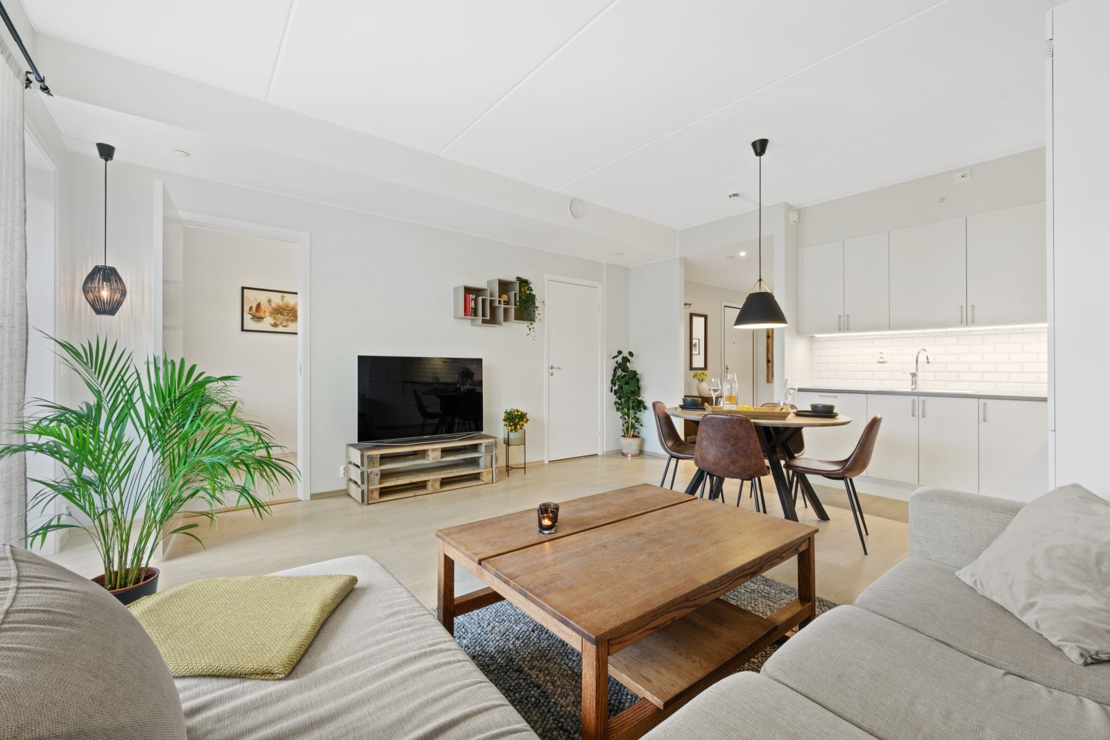Boligen har fjernvarme og balansert ventilasjon. Galleribilde