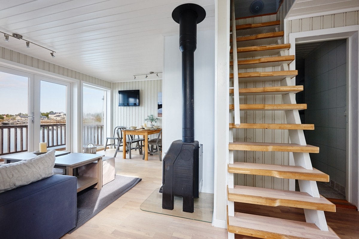 Vedfyring er hverdagsluksus på kalde vinterdager. Galleribilde