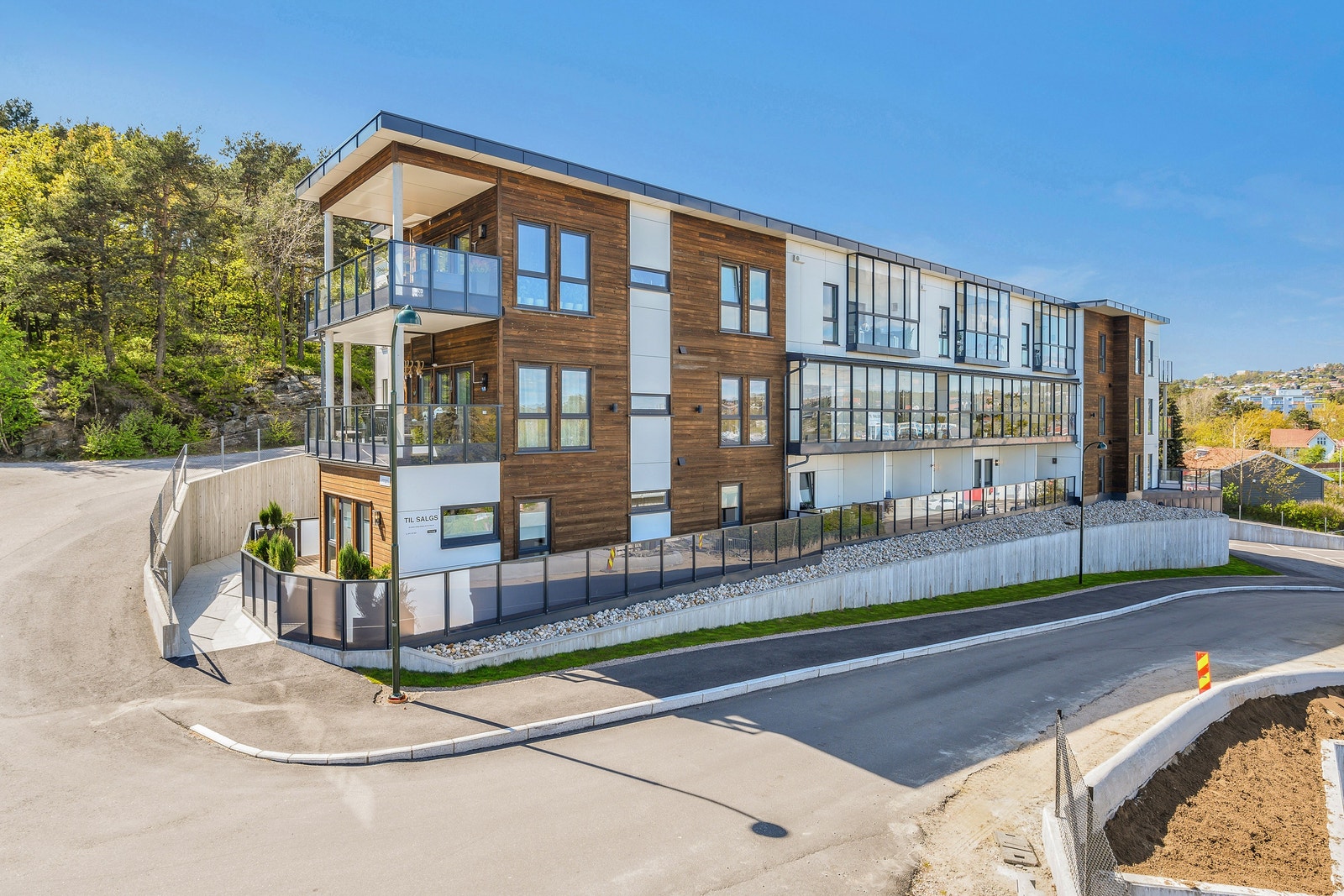 Velholdt uteområde i et flott prosjekt på Lumber. Sentralt med kort vei til buss, butikker og skole. Galleribilde