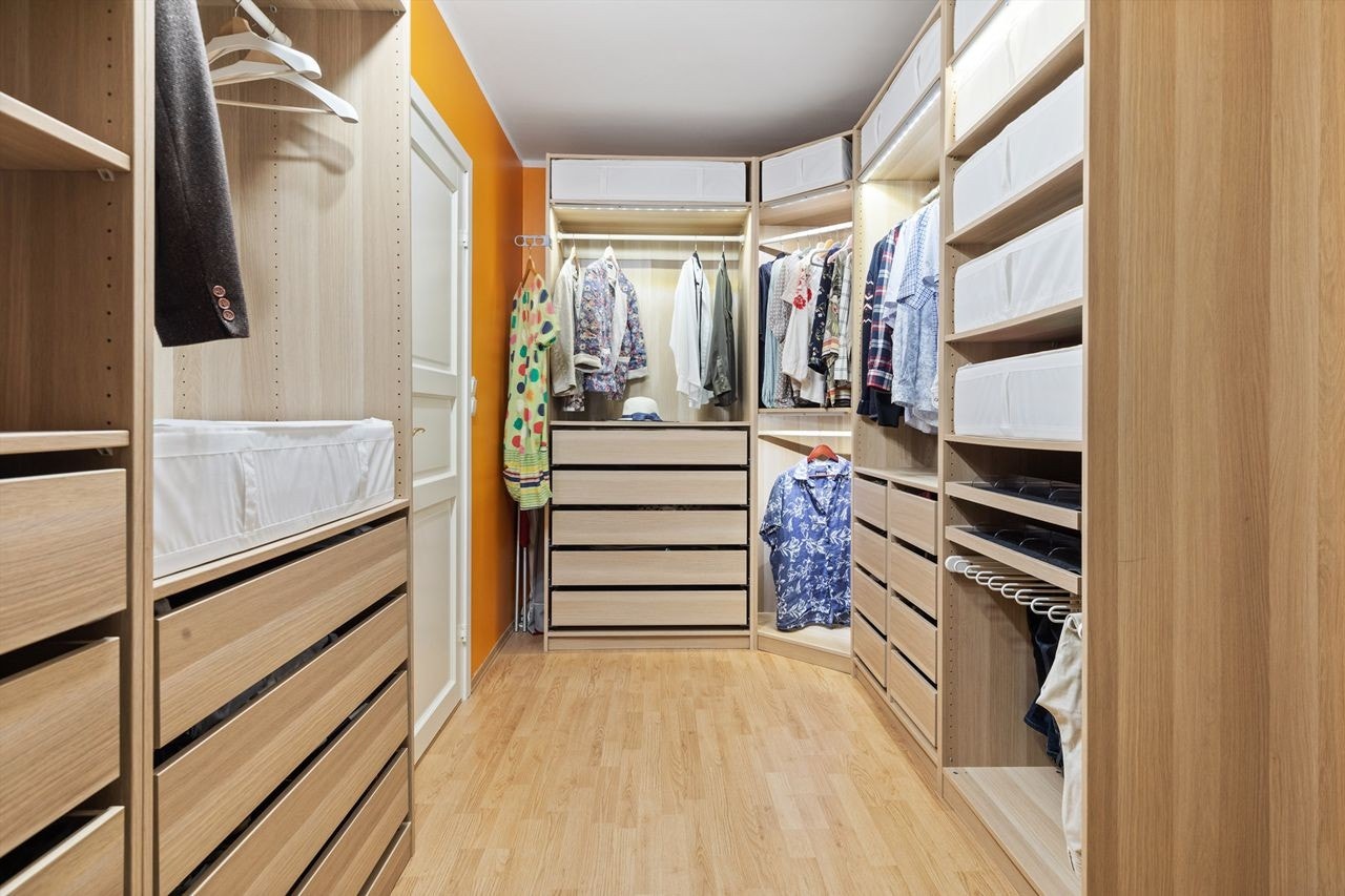 Walk-in closet Galleribilde
