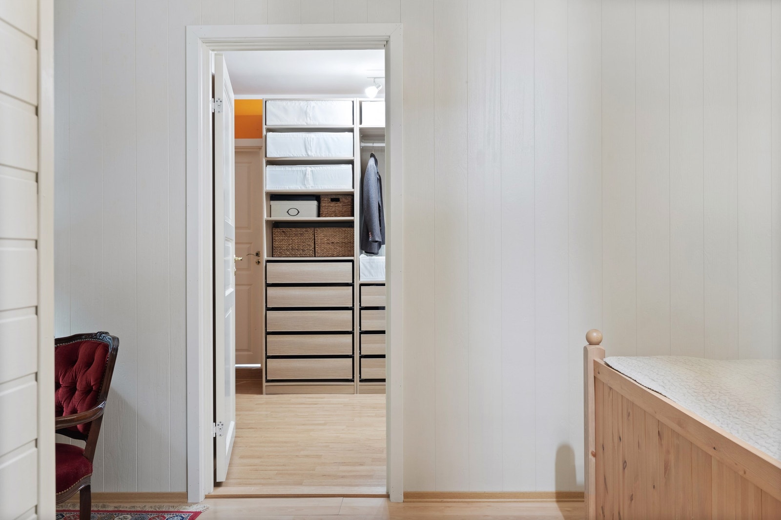 Walk-in closet / omkledningsrom Galleribilde