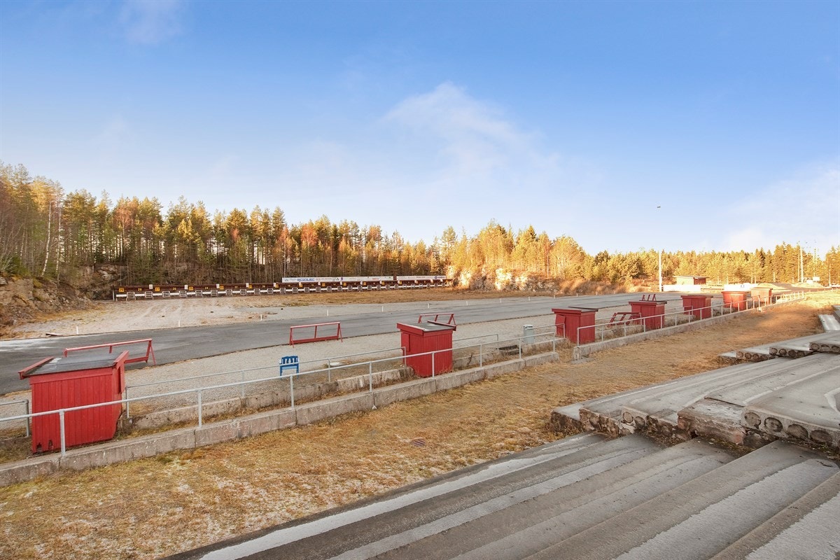 Fet Skistadion. Fet har et svært aktivt idrettsmiljø og byr på aktiviteter for de fleste. Håndball, fotball og langrenn er idretter med lang historikk i kommunen. Galleribilde