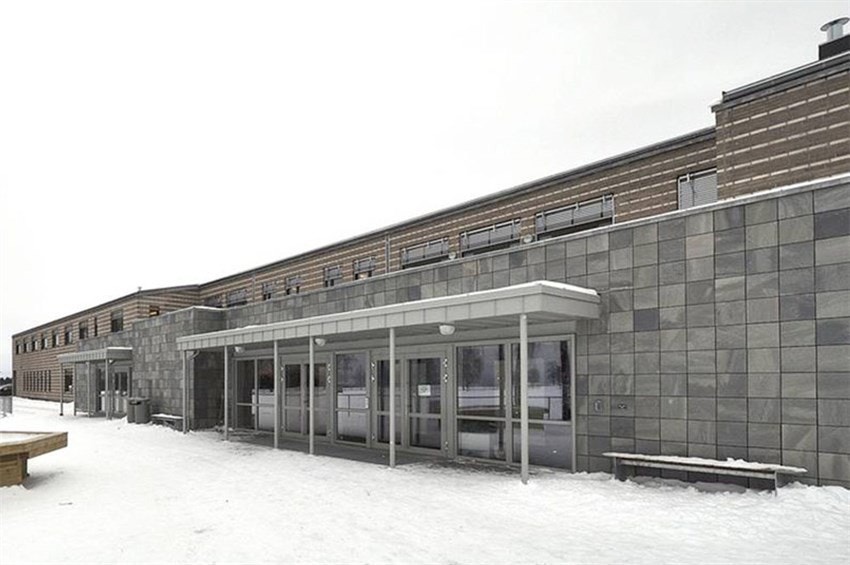 Dalen barneskole, moderne skole oppført 2012. Fantastiske uteområder som brukes til lek og læring året rundt. Skolen har stor flerbrukshall og eget svømmebasseng. Galleribilde