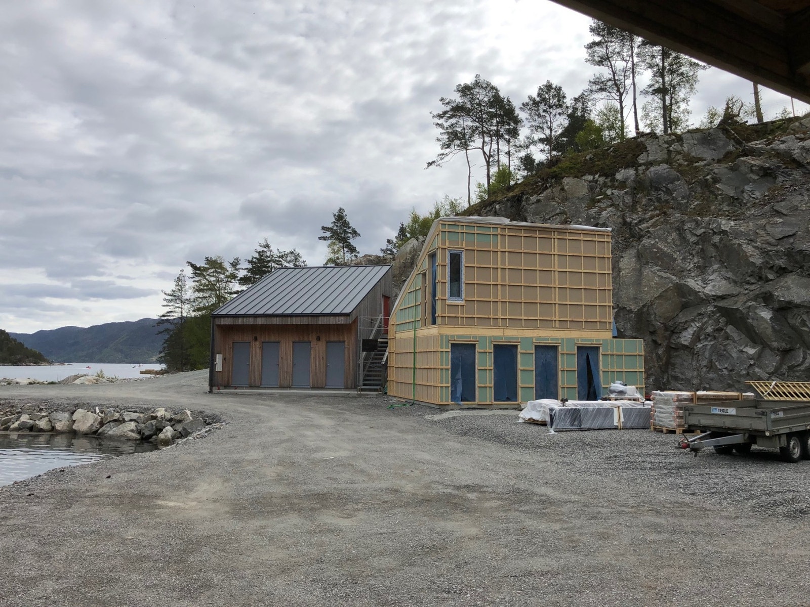 Sjøboder i båthavnen Galleribilde