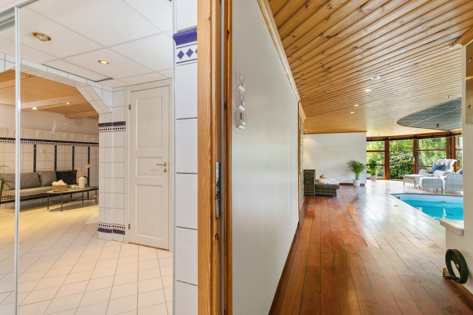 Bassengområdet Galleribilde