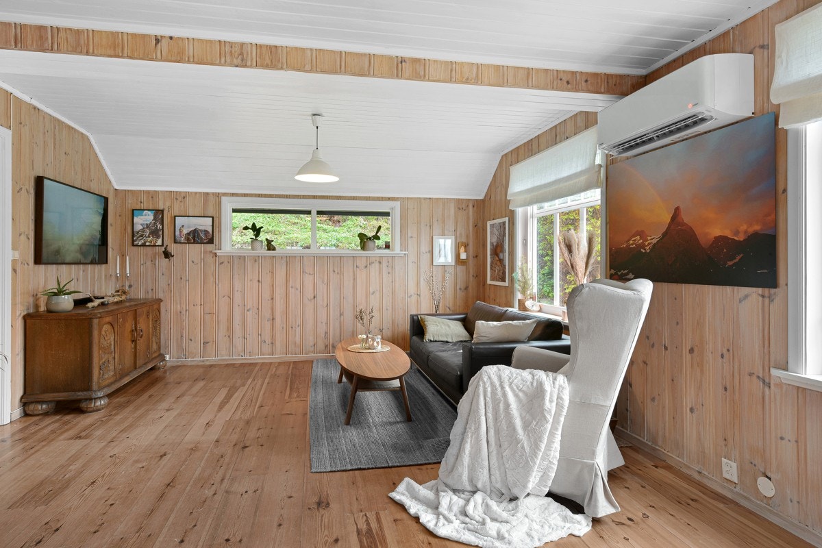 I første etasje er det både stue og spisestue. Galleribilde