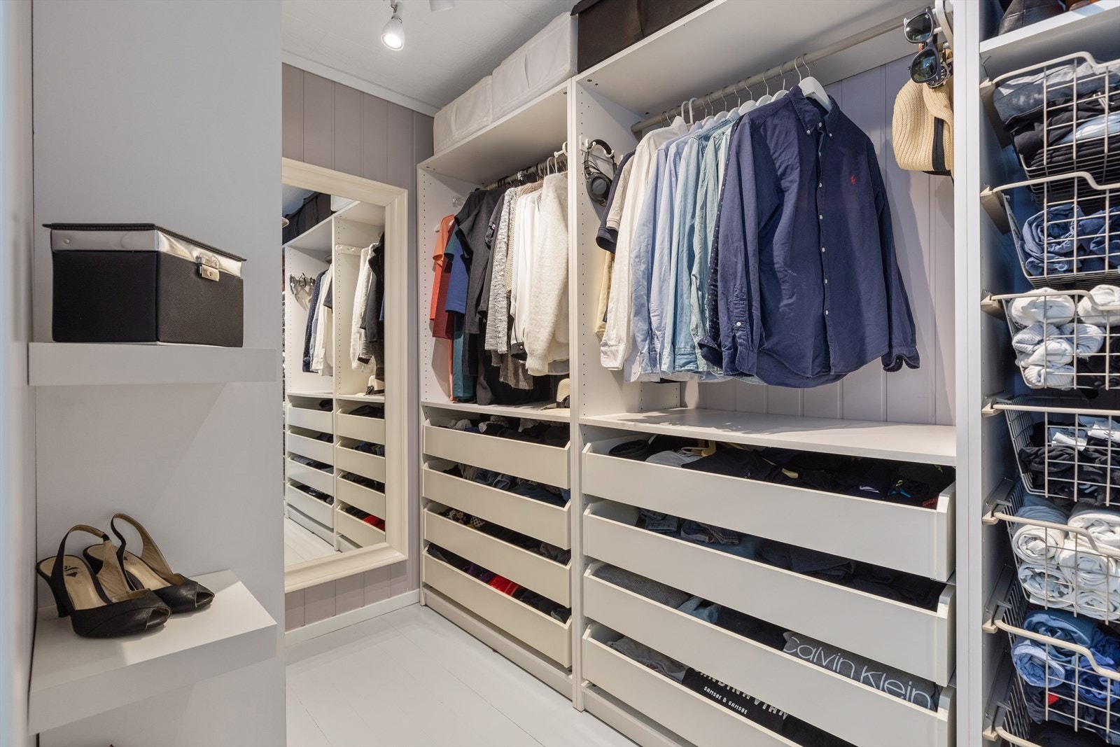 Walk in closet/garderoberom Galleribilde